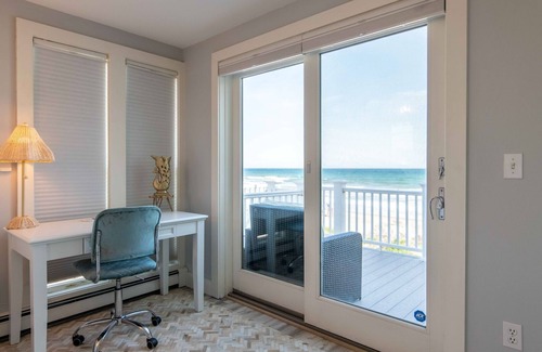 Green Hill House | Luxury Beachfront Home in Green Hill, sleeps 10