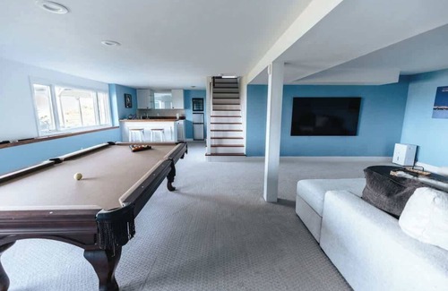 Portsmouth House | Luxury Beachfront Peaceful Large Yard Mooring