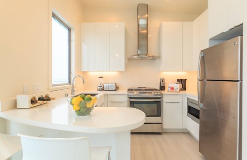 Sharp Park Condo | Luxury Beachfront Penthouse near SF (3)