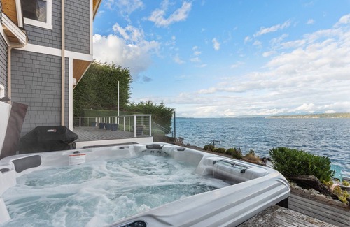 Camano Island House | Luxury Beachfront Retreat w/Hot Tub, Fireplaces, Patio, Easy Beach Access
