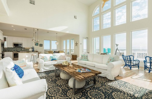 Port Bolivar House | Luxury | Beachfront | Large Deck | Group Ready