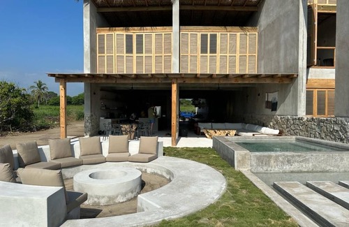 Santa Maria Colotepec House | Luxury Beachfront Villa in Puerto Escondido - Casa Entremuros