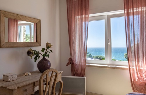 Colares Apartment | Luxury Beachfront Villa
