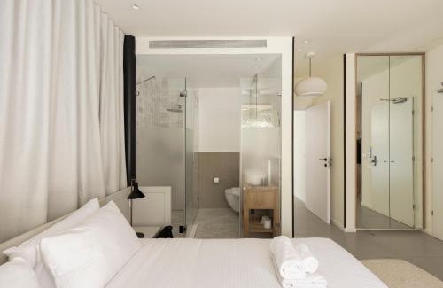Kerem HaTeimanim Apartment | Luxury Beachside Duplex - Garden - Suite - Parking