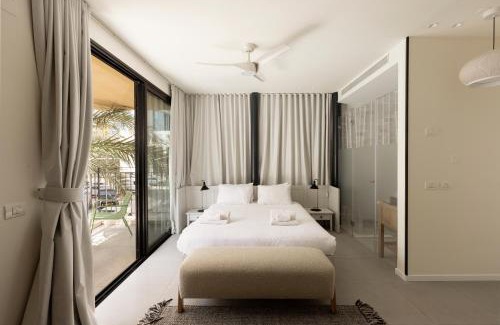 Kerem HaTeimanim Apartment | Luxury Beachside Duplex - Garden - Suite - Parking