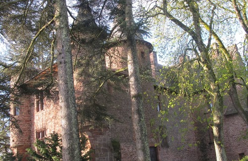 Onet-le-Chateau House | Luxury Bed and Breakfast in a park .Parking