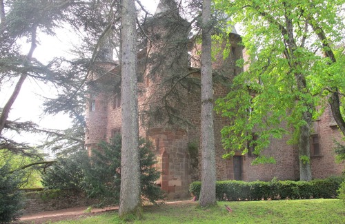 Onet-le-Chateau House | Luxury Bed and Breakfast in a park .Parking