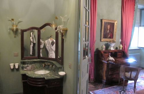 Onet-le-Chateau House | Luxury Bed and Breakfast in a park .Parking