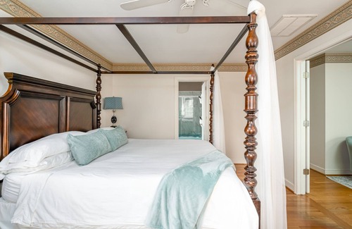 Williamsburg Bed & Breakfast | Luxury Bed & Breakfast Home known as Colonial Gardens B & B