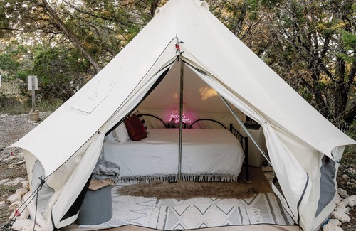 Canyon Lake RV Rental | Luxury bell tent with a/c + hot tub in Canyon Lake, TX