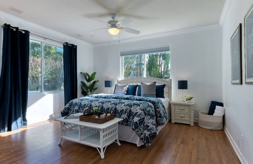 Bel Air House | Luxury Bermuda Villa in West Palm Beach Sleeps 12!