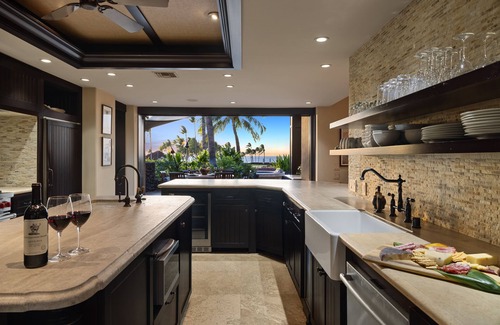 Kamuela House | Luxury Big Island villa steps away from the best beach, sleeps 10!