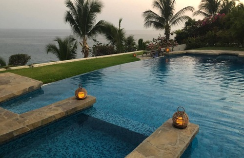 Carrizalillo Villa | Luxury Bluff Top Vacation Home and Infinity Pool With Starlink Internet