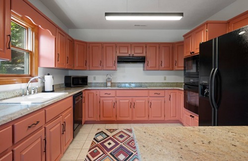 Maggie Valley House | Luxury BoHo/Rustic 5 BR, 4 1/2 BA, 3 FPLC, 2 Fire Tables, Hot Tub