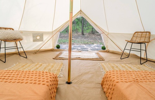 Kansas City RV Rental | Luxury Boho Style Glamping -15 Mins to Downtown KC