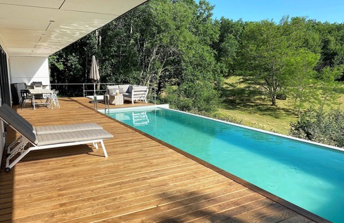 Lachapelle-Auzac Villa | Luxury Boutique Villa with private swimming pool and jacuzzi, industrial design