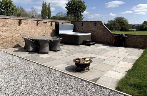 Skirpenbeck Cottage | Luxury Boutique Country Cottage With Hot Tub
