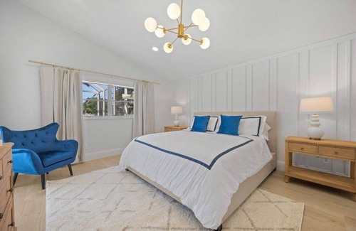 Wellington House | Luxury Boutique Equestrian Oasis, near WEF/Polo/Beaches. Heated Pool & Fire Pit.