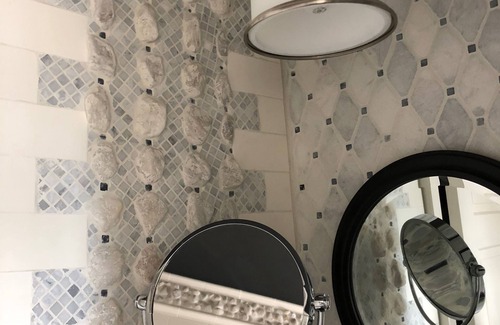 Top of the Hill Apartment | Luxury Boutique Guest Quarters with Private Entrance