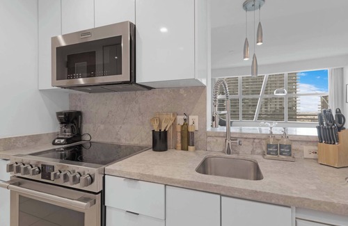 Brickell Apartment | Luxury Brickell 3BD Free Parking - Pool - Bay View