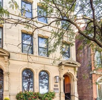 Downtown Cincinnati House | Luxury Brownstone - Walk to ALL - Washington Park