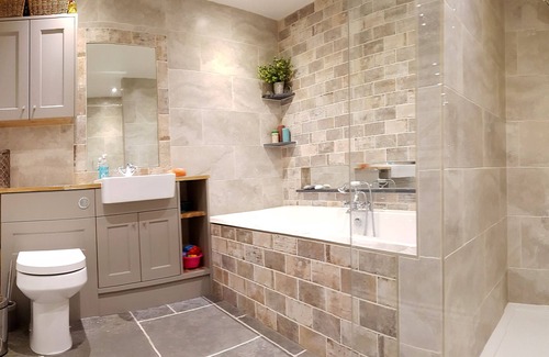 Crantock House | Luxury bungalow, stunning views, only minutes from beautiful Crantock beach