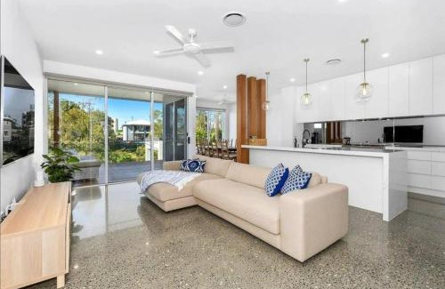 Gold Coast House | Luxury Burleigh Coastal Getaway