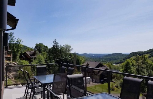 Stoneham Cottage | Luxury cottage, panoramic view over the entire valley/Ski Resort, 24 people