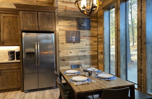 Broken Bow Cabin | Luxury Cabin, 2 BR 2.5 Bath, Sleeps 9 max, 2 Pets Max with Pet Fee