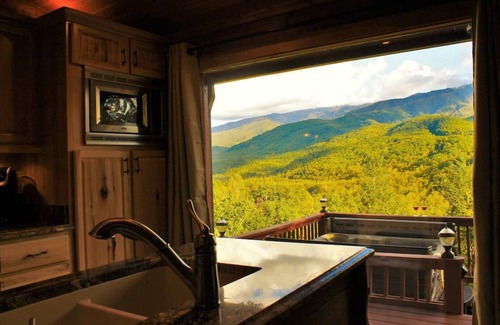 Gatlinburg - Pigeon Forge House | Luxury cabin, best views of Smokies! Chef's kitchen, seasonal pool, hot tub more