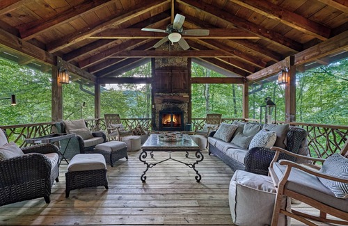 Highlands Cabin | Luxury Cabin, Big Porch w/Wood Burning Fireplace, Quiet NBRHood, Mins to Main St