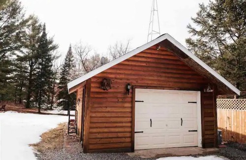 Arkdale Cabin | Luxury Cabin by Castle Rock Lake/Wisconsin Dells!