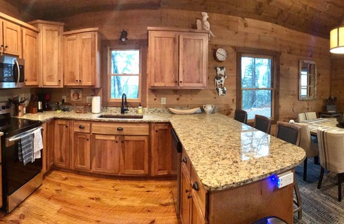 Blue Ridge Cabin | Luxury cabin! Designer decorated. Incredible views! Amazing sunrise! Secluded!