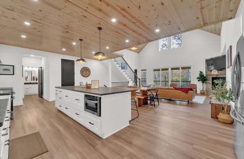Logan Cabin | Luxury Cabin in Hocking Hills that sleeps 16!