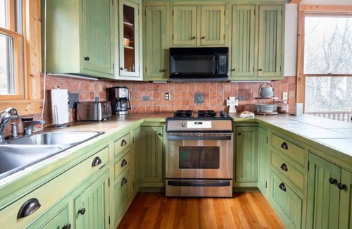 Wolf Laurel Cabin | Luxury cabin located at 5000 ft STUNNING views & minutes from A.T. & ski slopes.