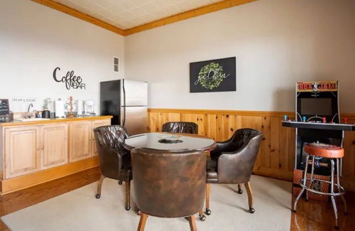 Wolf Laurel Cabin | Luxury cabin located at 5000 ft STUNNING views & minutes from A.T. & ski slopes.
