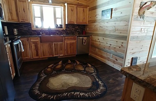 Island Park Cabin | LUXURY CABIN Minutes from West Yellowstone, 3 Bedrooms, Loft, HotTub, WIFI