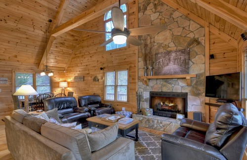 Foxfire Estates Cabin | Luxury Cabin Minutes to Downtown Blue Ridge