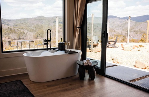 Hayesville Cabin | Luxury Cabin - Mountain Views - Hot Tub & Sauna