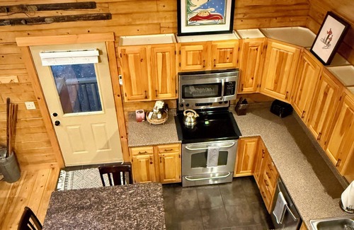Rumford Center Cabin | Luxury Cabin Near Sunday River - Sleeps 13, A/C, Hot Tub, 21' Gazebo, Generator