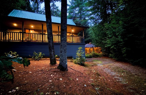 Rumford Center Cabin | Luxury Cabin Near Sunday River - Sleeps 13, A/C, Hot Tub, 21' Gazebo, Generator