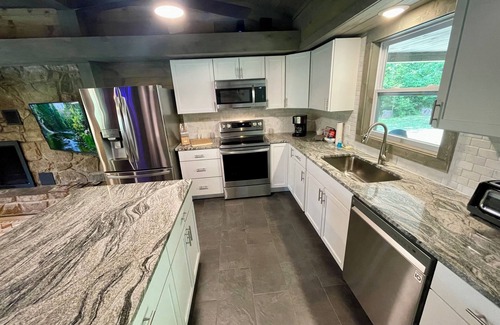 Gatlinburg Cabin | Luxury Cabin on 4 Private Acres ~ Arts & Crafts Community ~ Old Chapel Way
