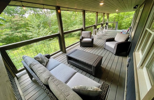Gatlinburg Cabin | Luxury Cabin on 4 Private Acres ~ Arts & Crafts Community ~ Old Chapel Way