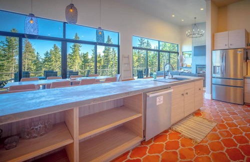Angel Fire Cabin | Luxury Cabin On Ski Bike Trail, 4BR, Hot Tub with Mountain Views