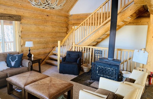 Timber Lakes Cabin | Luxury cabin on wooded lot w/bonus tiny house