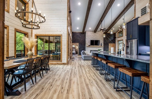 Broken Bow Cabin | Luxury Cabin Private Pond 3k sqft Covered Deck