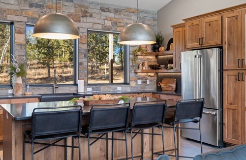 Lead House | Luxury Cabin Sleeps 24- Direct Trailhead & Clubhouse Access, Ample Parking!