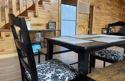 Stanton Cabin | Luxury cabin with a "mountain view" with a hot tub and internet