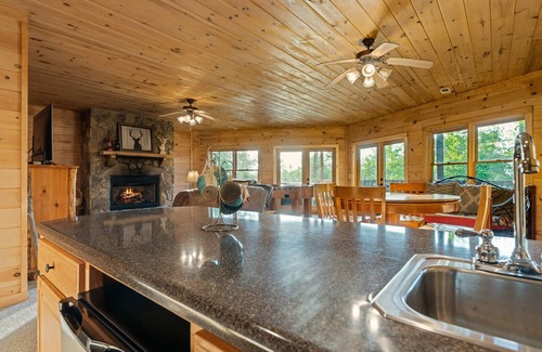 Mineral Bluff Cabin | Luxury cabin with private hot tub, amazing mountain view & 3 fireplaces