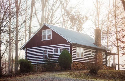 Greeneville Cabin | Luxury Cabins near Pigeon Forge | Family Friendly | Pet Friendly